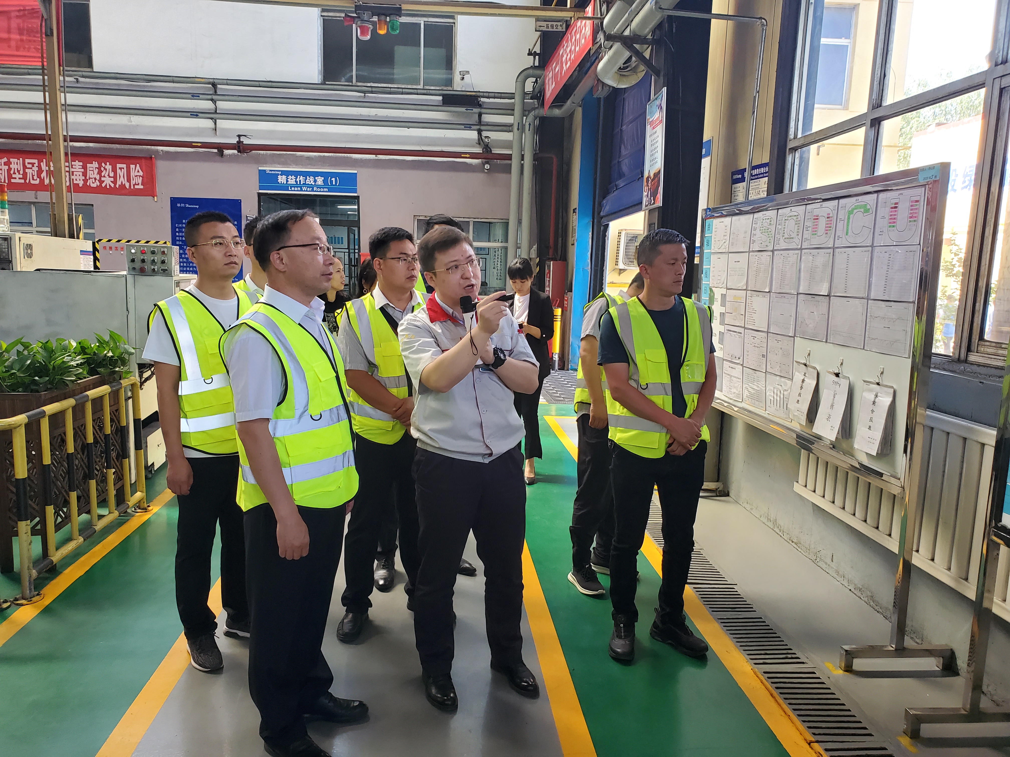 運城經(jīng)濟(jì)技術(shù)開發(fā)區(qū)一行蒞臨我司考察學(xué)習(xí)