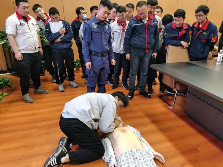 洪洞縣應(yīng)急局蒞臨我司開展安全幫扶活動4.jpg 洪洞縣應(yīng)急局蒞臨我司開展安全幫扶活動4.jpg